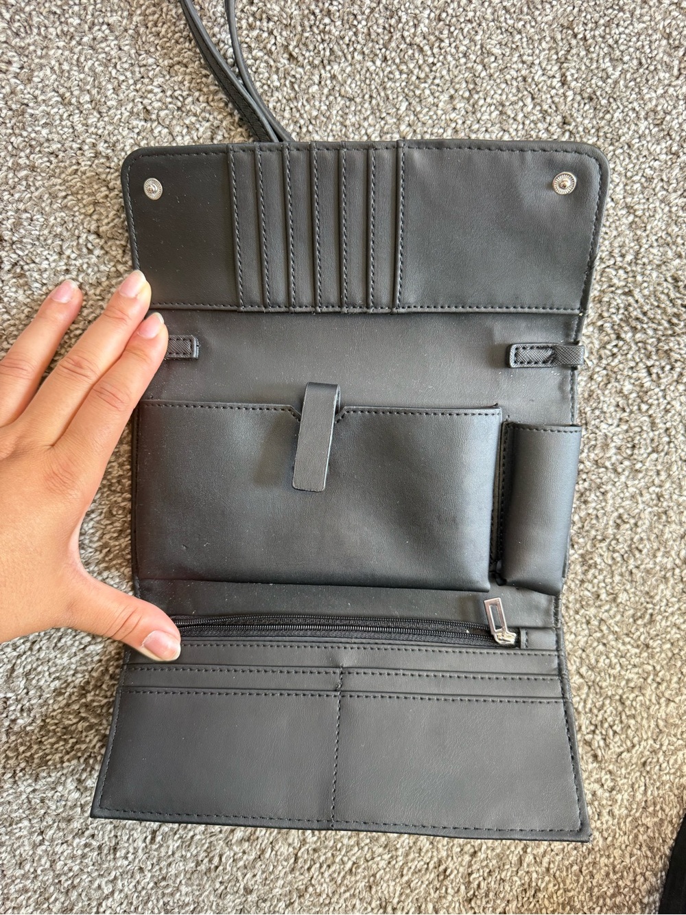 Guess Wallet - Picture 3 of 4